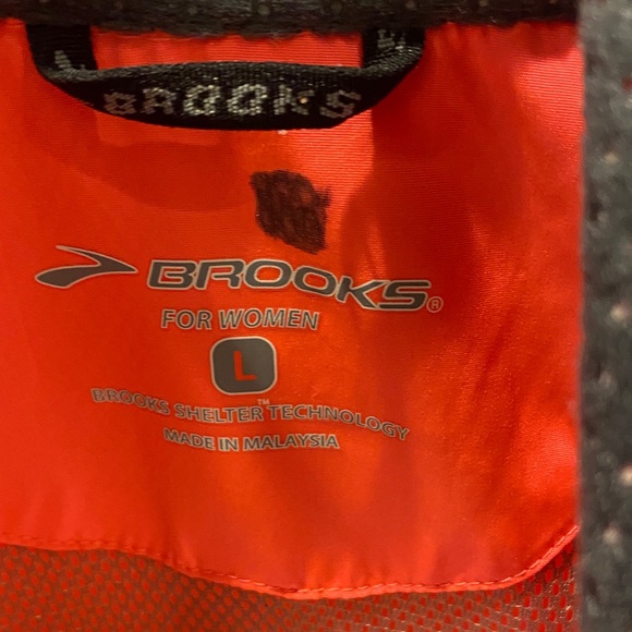 Brooks Women's Neon Coral Running Vest - Picture 2 of 7